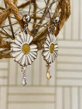 Load image into Gallery viewer, Wild Flower &amp; Dew Drop Earring
