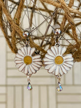 Load image into Gallery viewer, Wild Flower &amp; Dew Drop Earring
